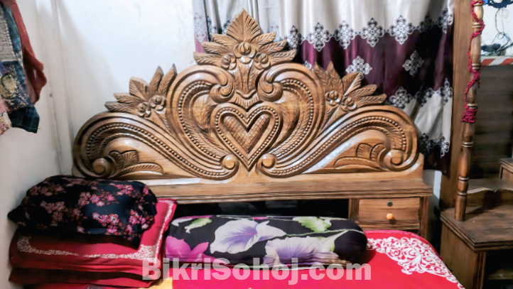 অরিজিনাল কাঠের একটা খাট বিক্রি করা হবে